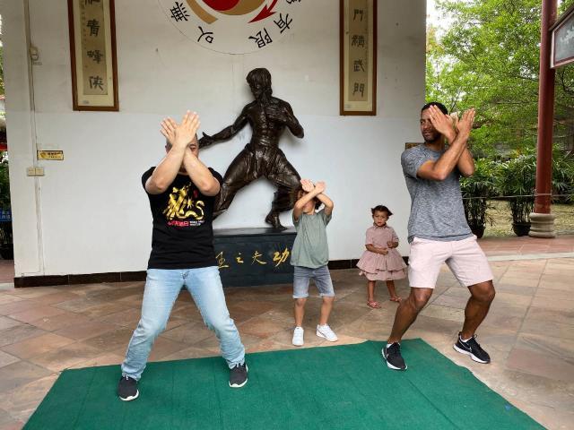 半岛体育注册网址-登贝莱休假时学起了武术  谈疫情下中国最安全